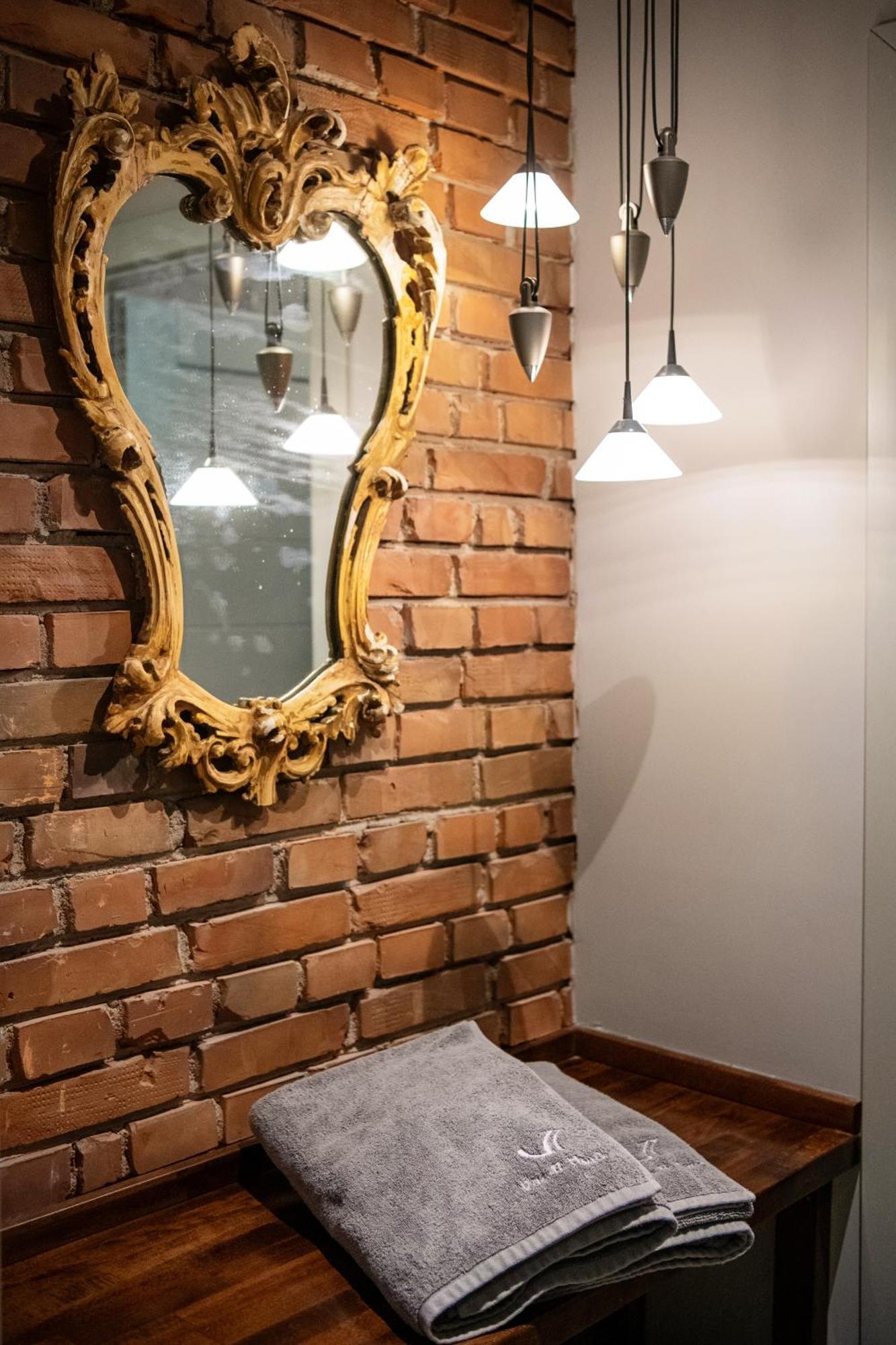 Hotel Vila 11 Драч Екстериор снимка