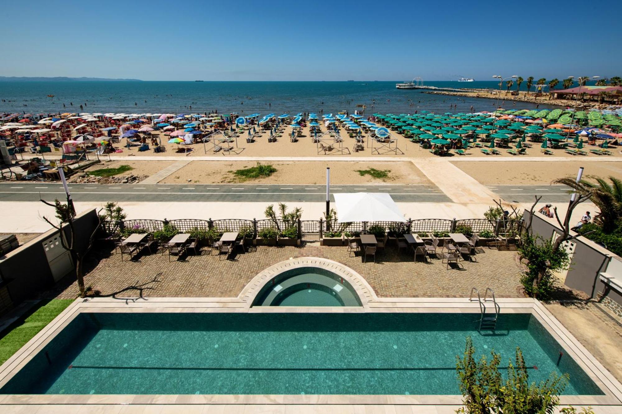 Hotel Vila 11 Драч Екстериор снимка