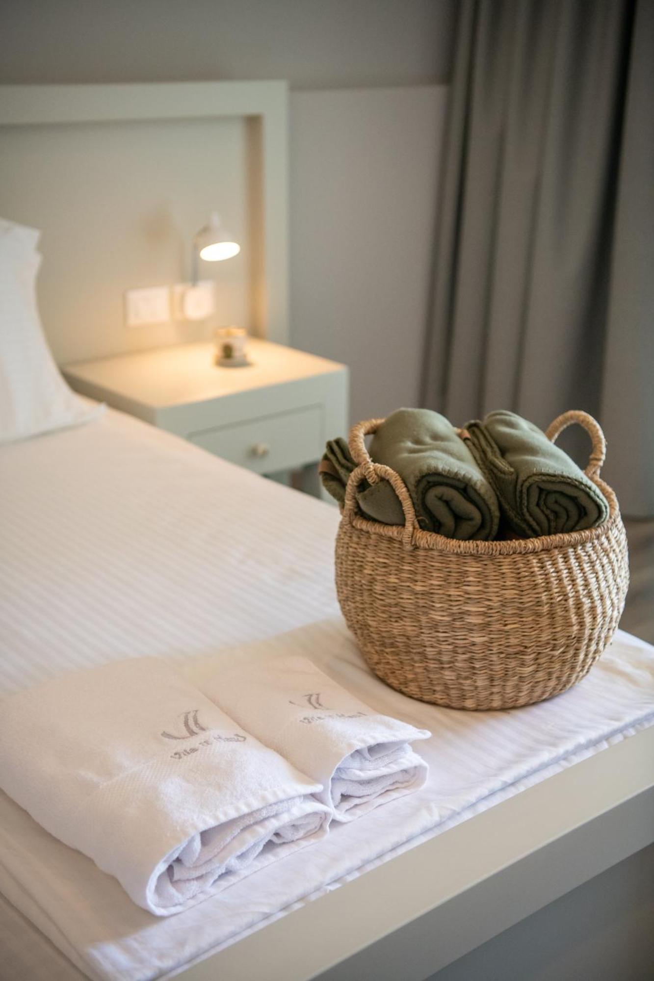 Hotel Vila 11 Драч Екстериор снимка