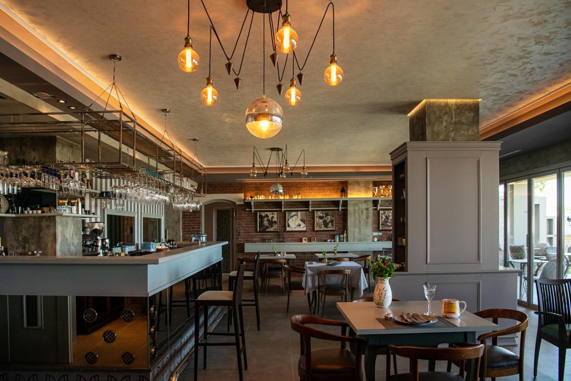 Hotel Vila 11 Драч Екстериор снимка