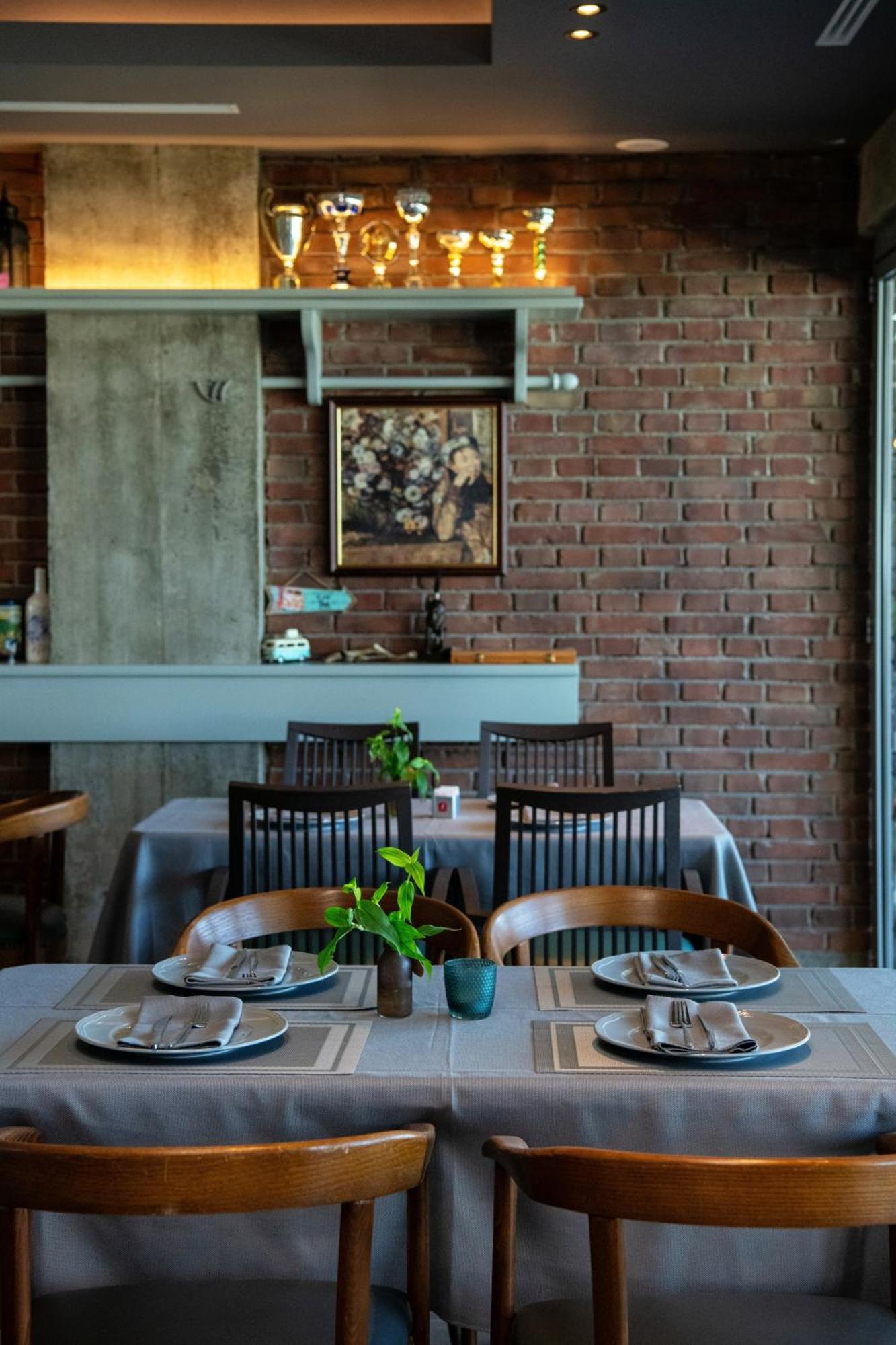 Hotel Vila 11 Драч Екстериор снимка