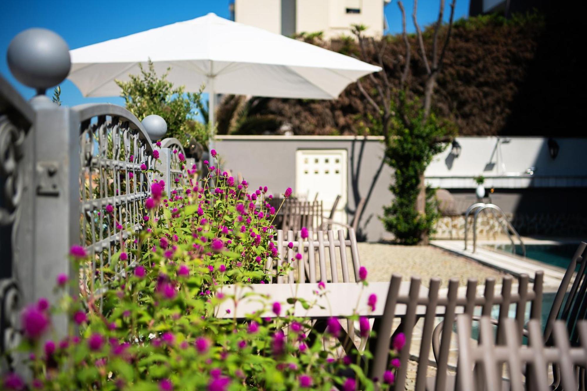 Hotel Vila 11 Драч Екстериор снимка