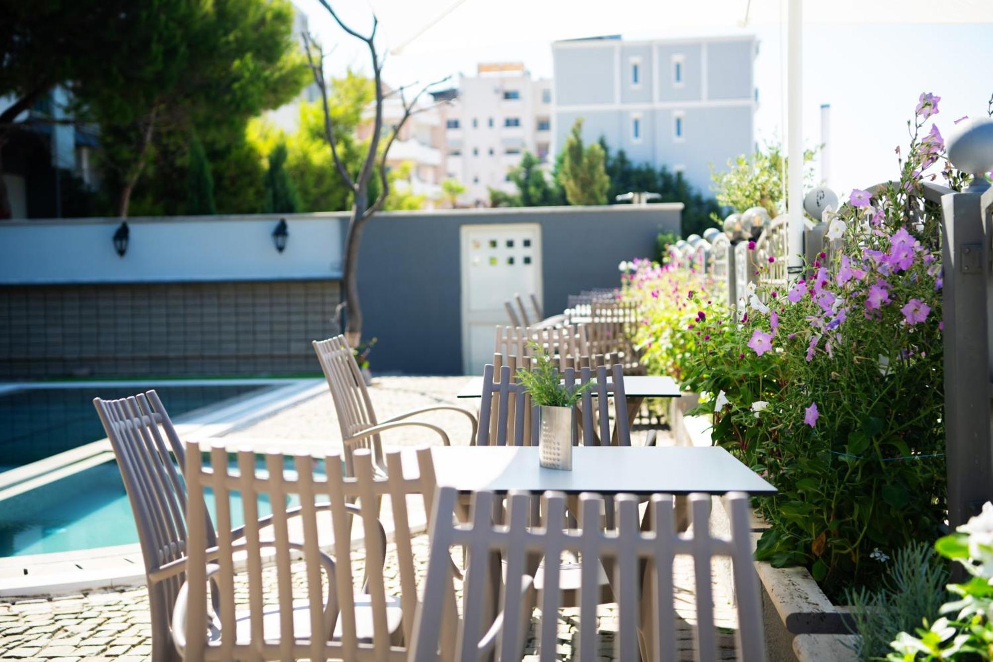 Hotel Vila 11 Драч Екстериор снимка