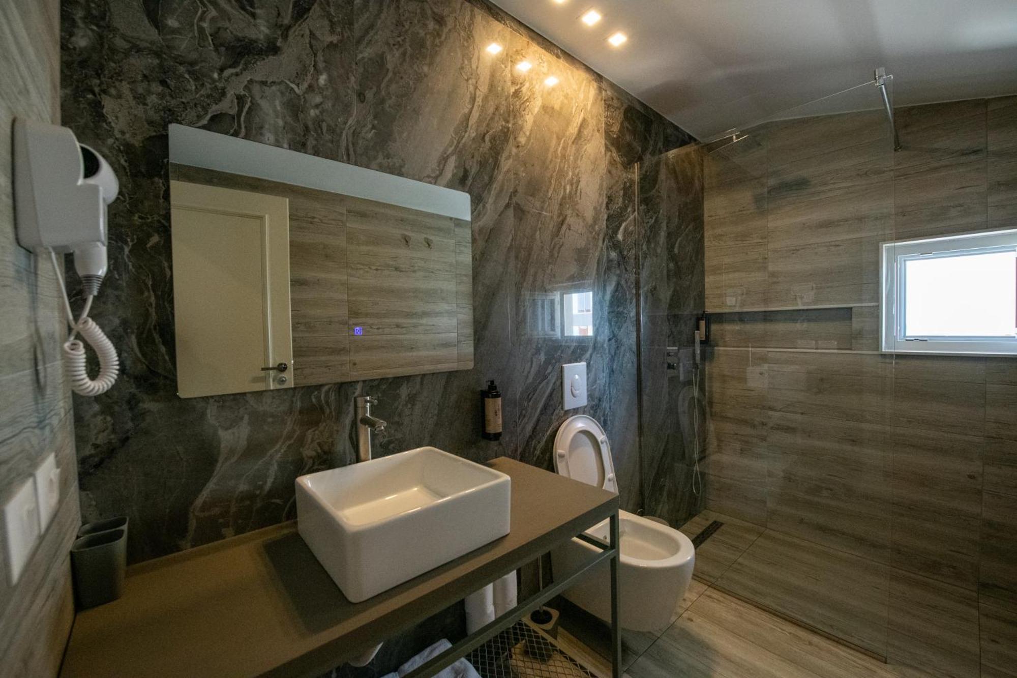 Hotel Vila 11 Драч Екстериор снимка