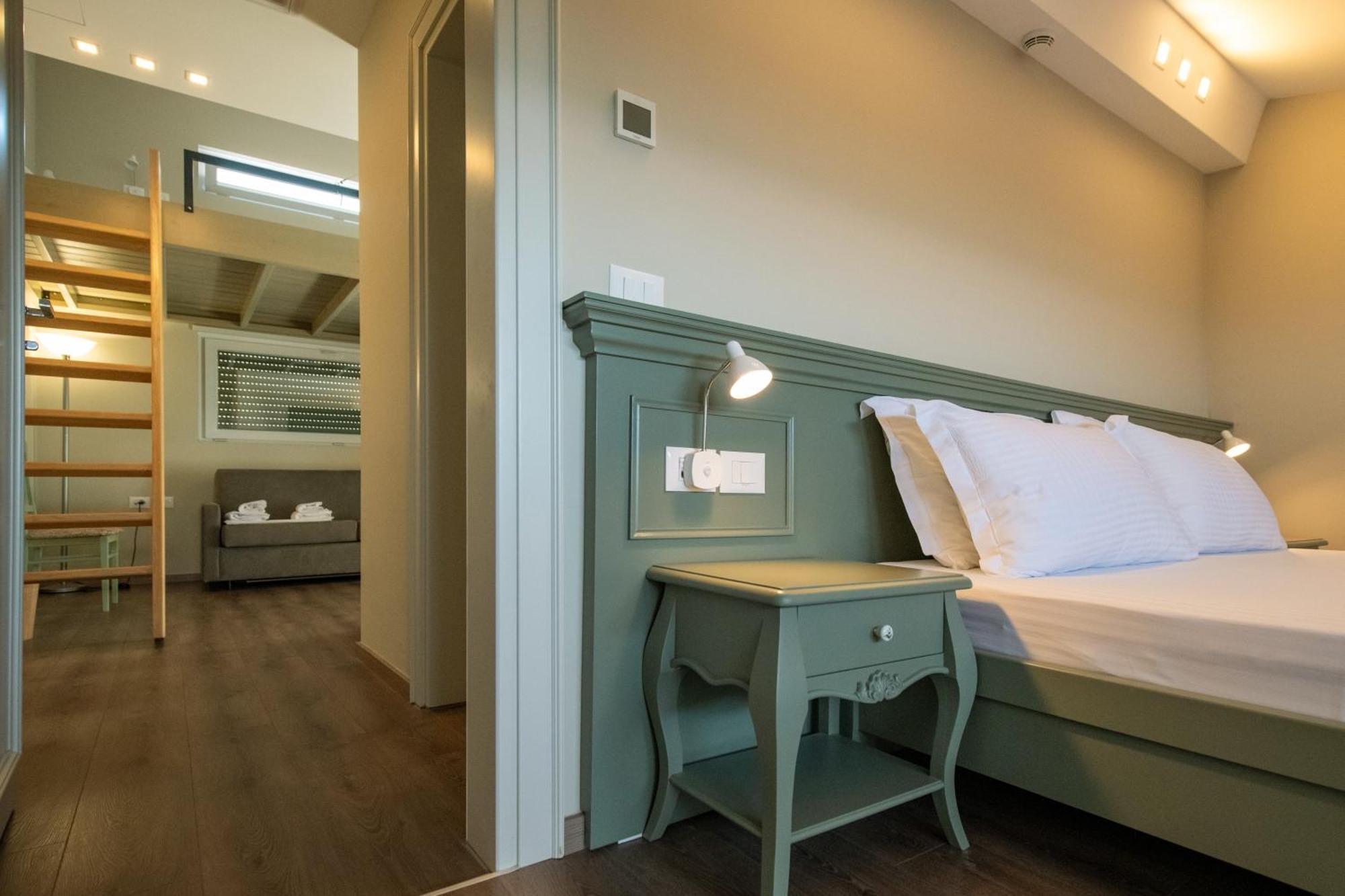 Hotel Vila 11 Драч Екстериор снимка