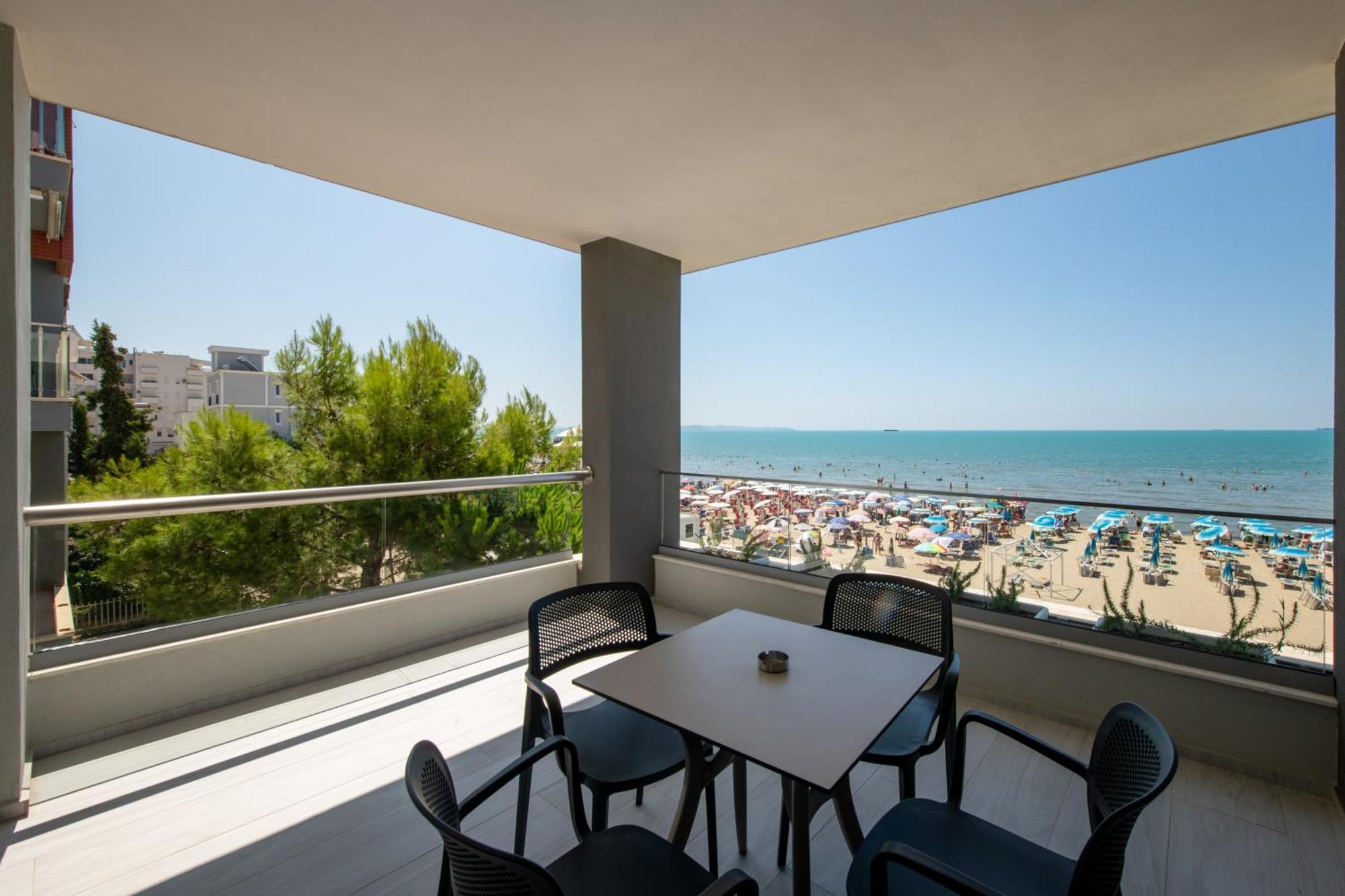 Hotel Vila 11 Драч Екстериор снимка