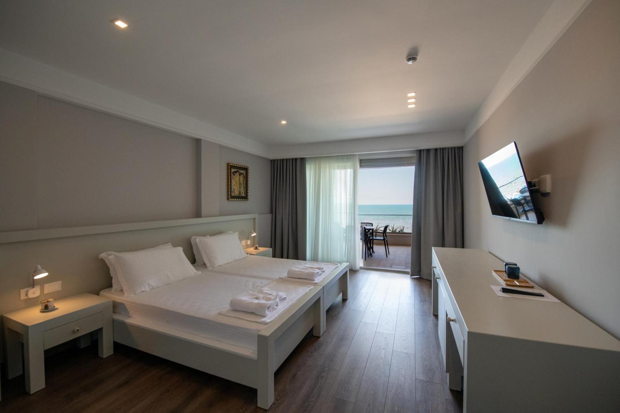 Hotel Vila 11 Драч Екстериор снимка