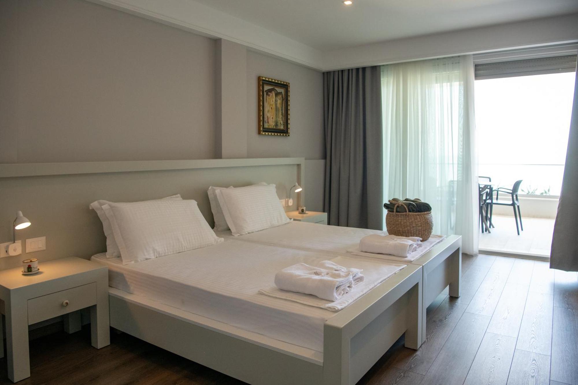 Hotel Vila 11 Драч Екстериор снимка