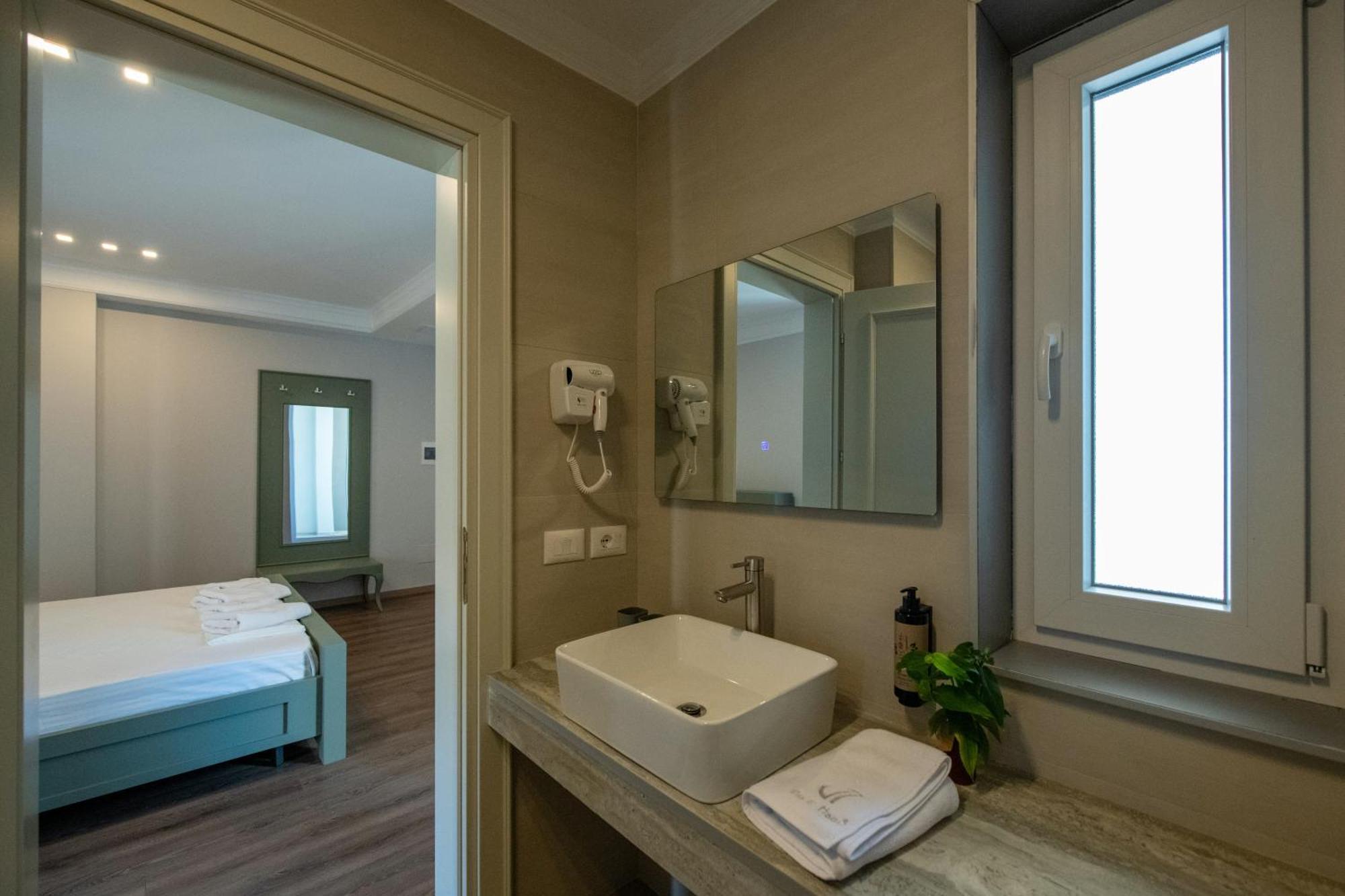 Hotel Vila 11 Драч Екстериор снимка