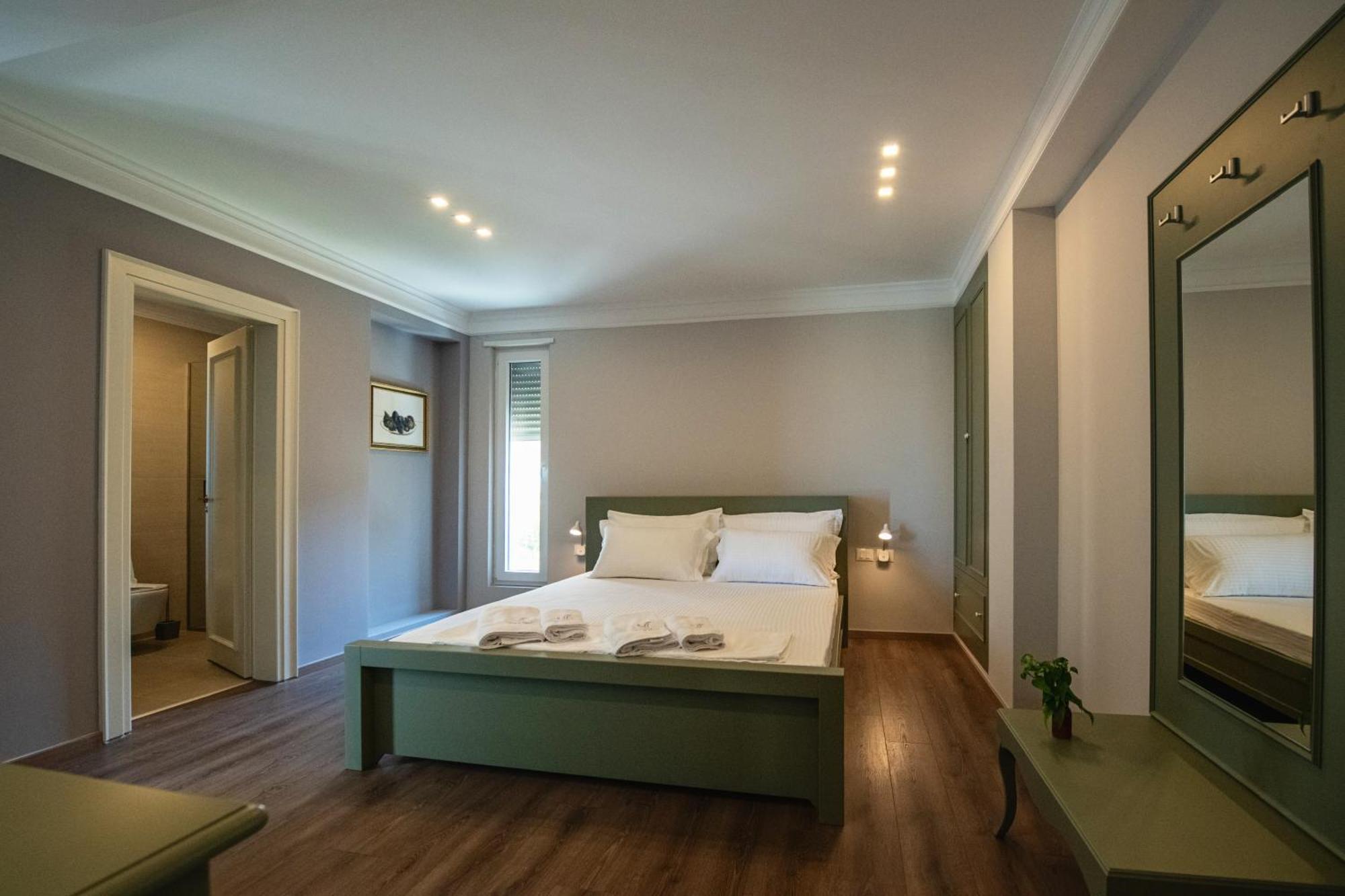 Hotel Vila 11 Драч Екстериор снимка