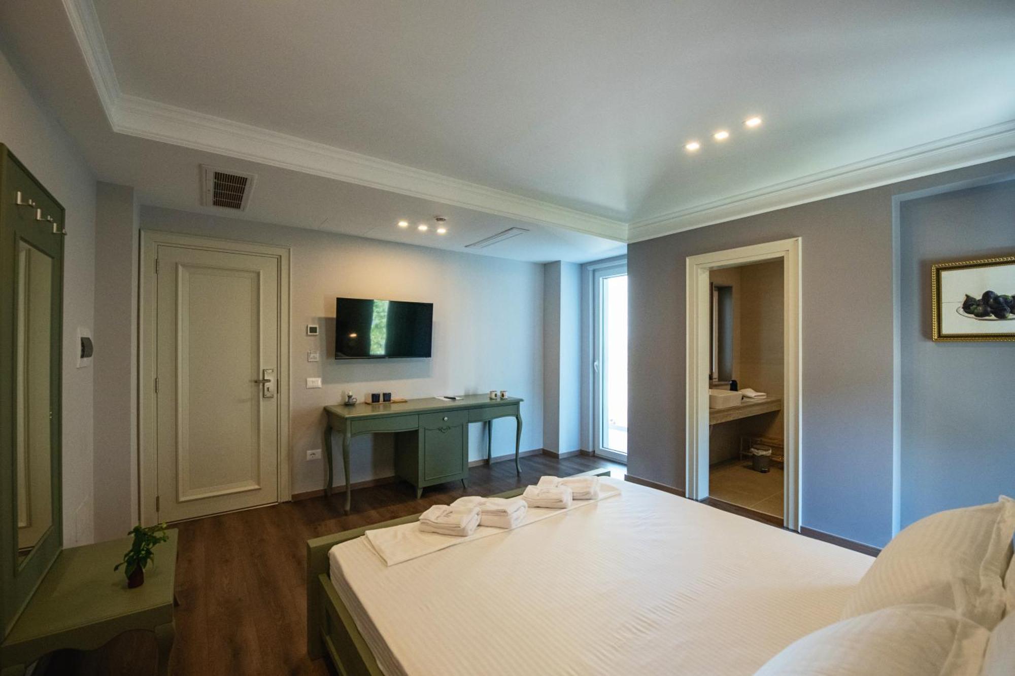 Hotel Vila 11 Драч Екстериор снимка